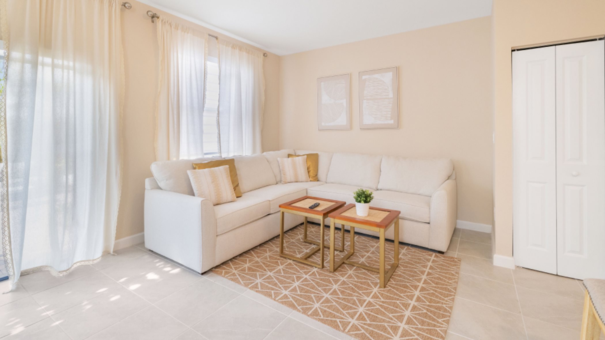DAH_1521_Pic_Reserve_FamilyRoom_F1